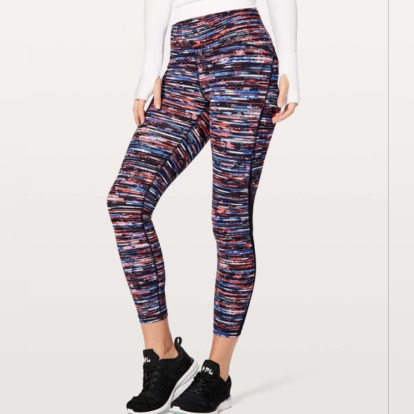 Lululemon train times 7/8 pant 25” Hinshu alpine white multi/black blue size 6 - Picture 4 of 6